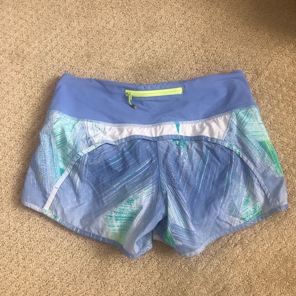 Lululemon shorts size 4 - Picture 2 of 4